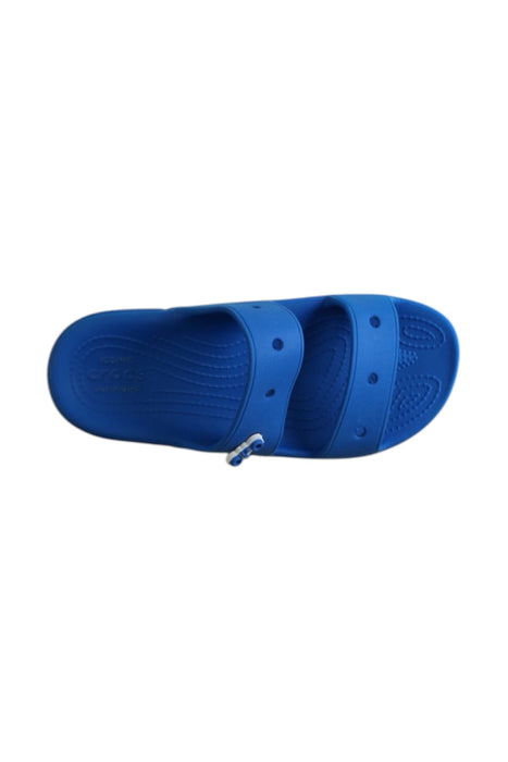 A Blue Sandals from Crocs in size 10Y for neutral. (Front View)
