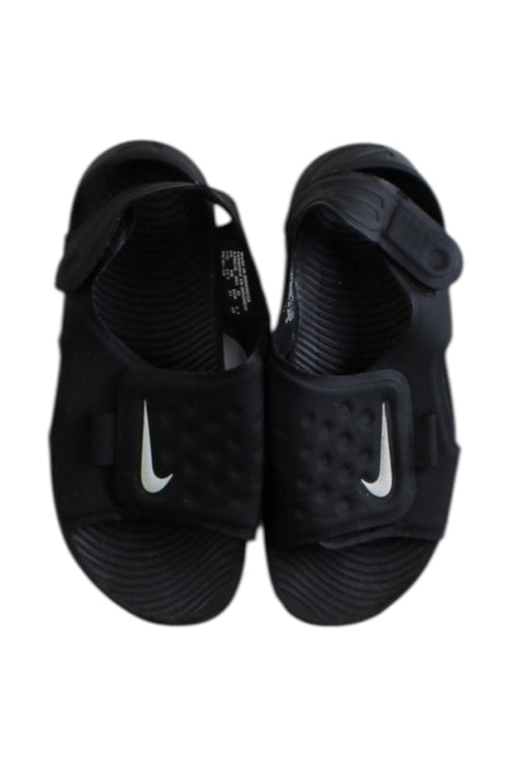 A Black Sandals from Nike in size 6T for boy. (Back View)