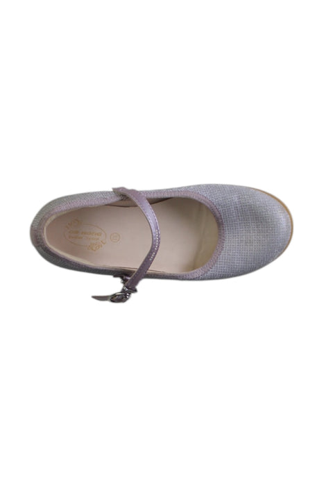 A Grey Flats from Dr. Kong in size 6T for girl. (Front View)