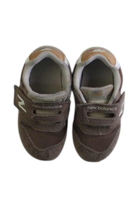 A Brown Sneakers from New Balance in size 3T for boy. (Back View)