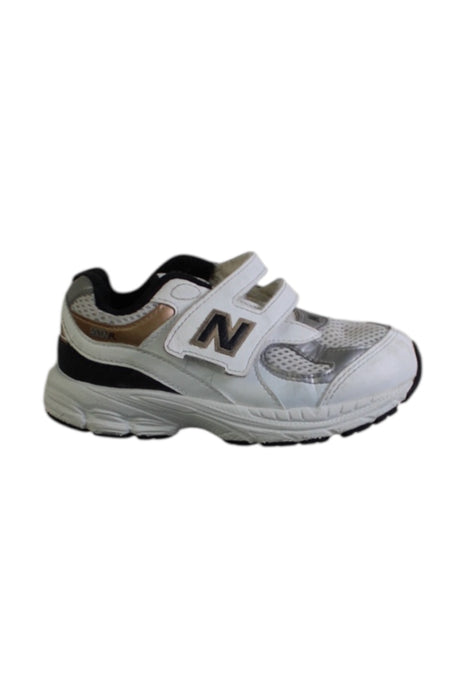 A Multicolour Sneakers from New Balance in size 4T for boy. (Front View)