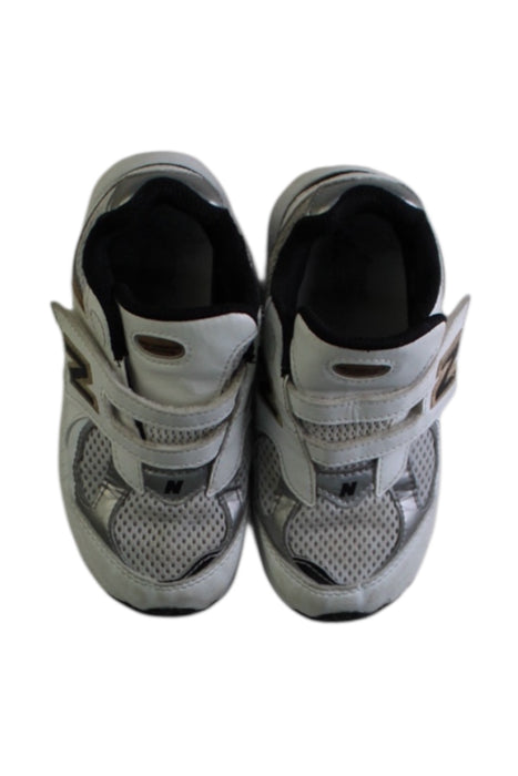 A Multicolour Sneakers from New Balance in size 4T for boy. (Back View)