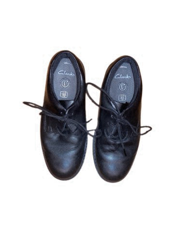A Black Dress Shoes from Clarks in size 11Y for boy. (Front View)
