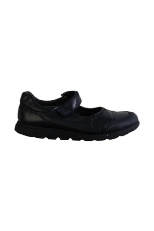 A Black Flats from Pablosky in size 10Y for girl. (Front View)