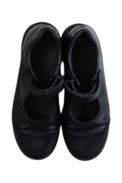 A Black Flats from Pablosky in size 10Y for girl. (Back View)