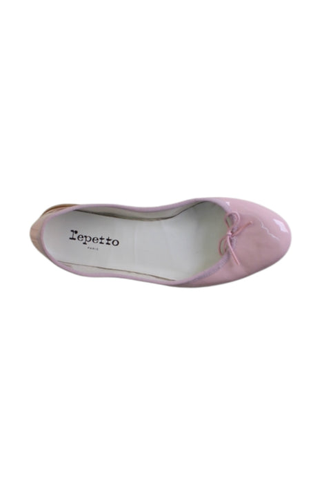 A Pink Flats from Repetto in size 12Y for girl. (Front View)
