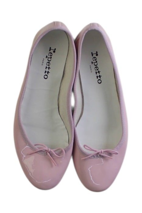 A Pink Flats from Repetto in size 12Y for girl. (Back View)