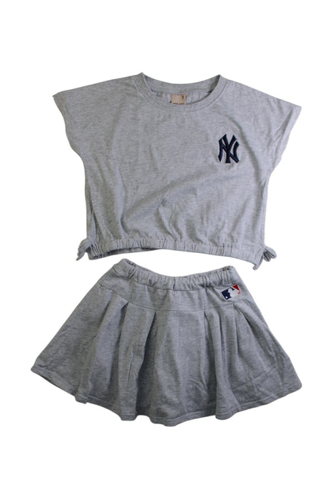 A Grey Skirt Sets from Petit Main in size 2T for girl. (Front View)