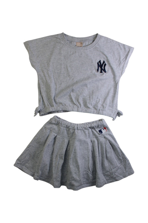 A Grey Skirt Sets from Petit Main in size 2T for girl. (Front View)