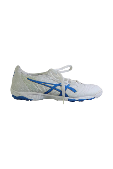 A White Sneakers from ASICS in size 12Y for boy. (Front View)