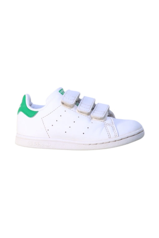 A White Sneakers from Adidas in size 4T for boy. (Front View)