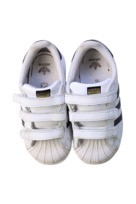 A White Sneakers from Adidas in size 4T for neutral. (Back View)