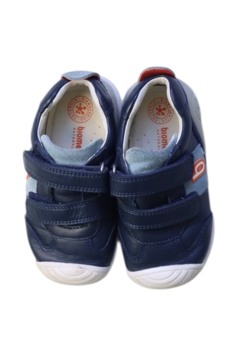 A Navy Sneakers from Biomecanics in size 18-24M for neutral. (Back View)