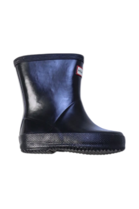 A Black Rain Boots from Hunter in size 18-24M for neutral. (Front View)