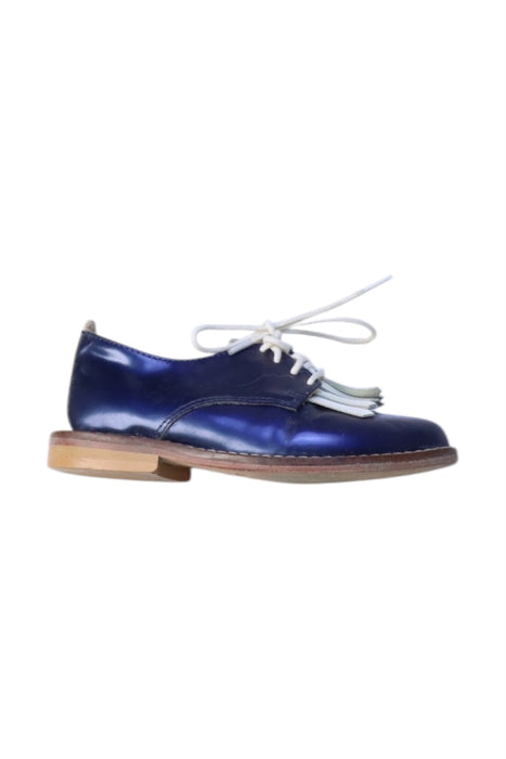 A Blue Dress Shoes from Oscar de la Renta in size 4T for girl. (Front View)