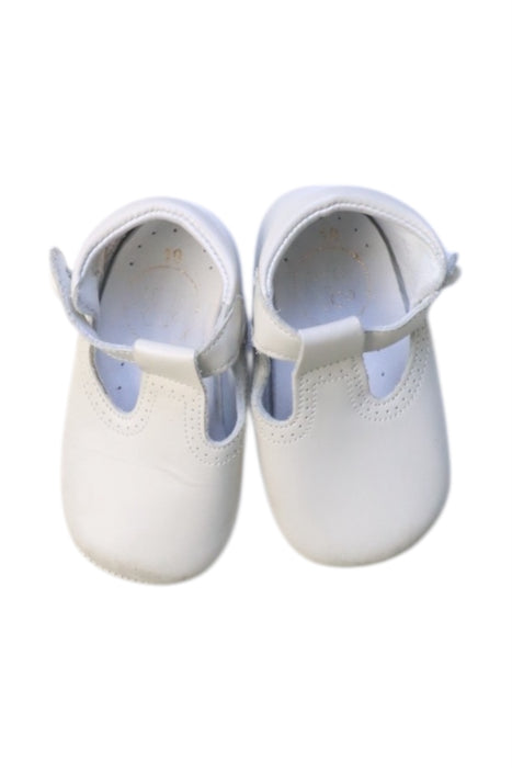 A White Booties from Pepa & Co. in size 12-18M for girl. (Back View)