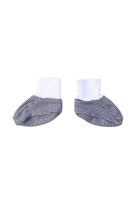 A Navy Socks from Petit Bateau in size 3-6M for neutral. (Front View)