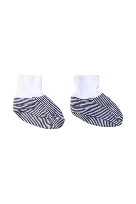 A Navy Socks from Petit Bateau in size 3-6M for neutral. (Back View)