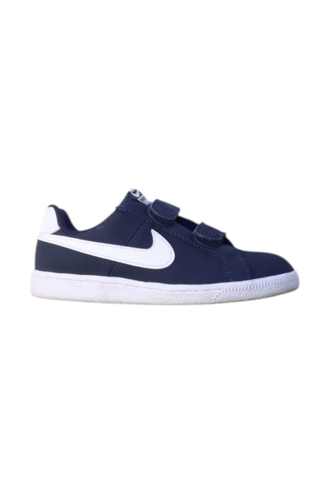 A Navy Sneakers from Nike in size 6T for neutral. (Front View)