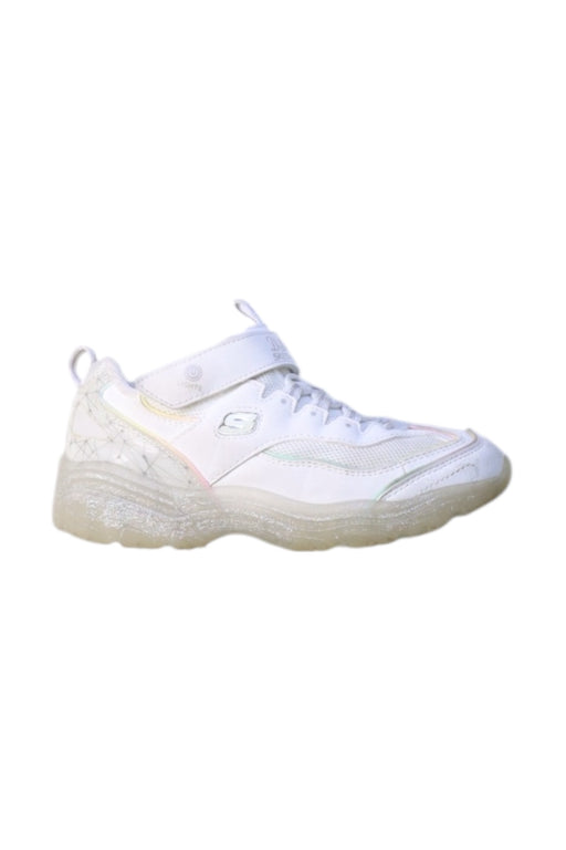 A White Sneakers from Skechers in size 7Y for girl. (Front View)