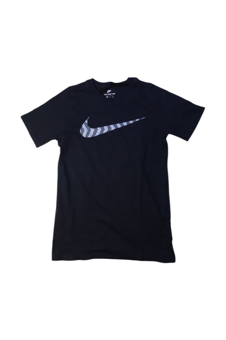 A Black Short Sleeve T Shirts from Nike in size 10Y for boy. (Front View)
