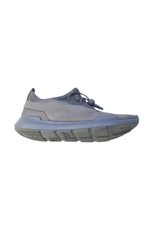 A Grey Sneakers from AKID in size 7Y for neutral. (Front View)