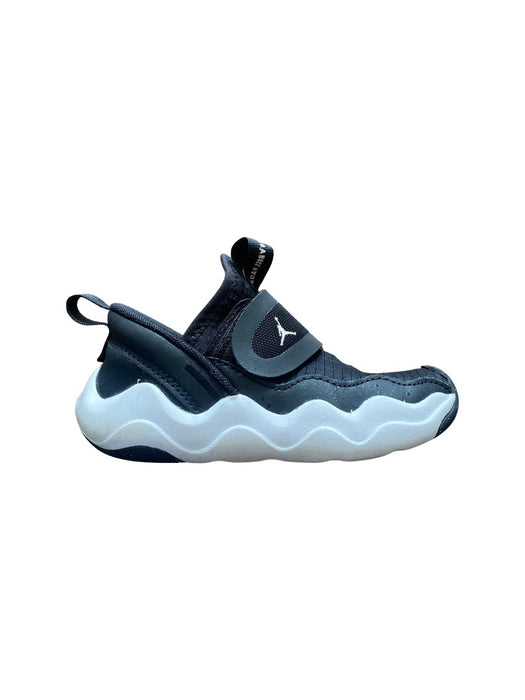 A Black Sneakers from Air Jordan in size 3T for boy. (Front View)
