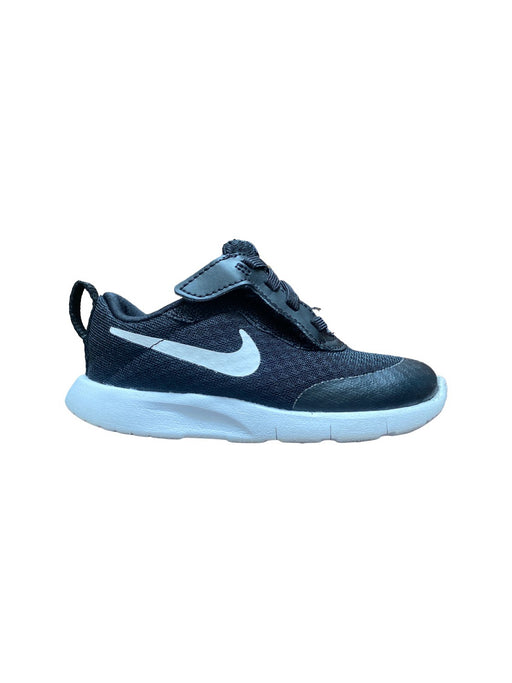 A Black Sneakers from Nike in size 3T for boy. (Front View)