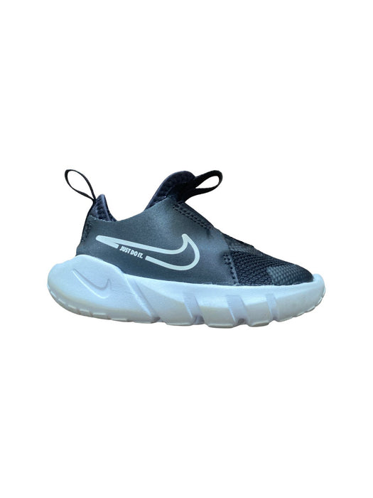 A Black Sneakers from Nike in size 18-24M for boy. (Front View)