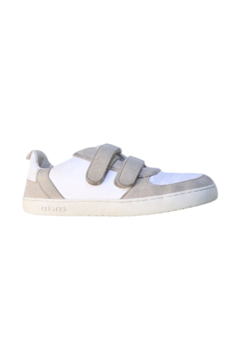 A White Sneakers from Müris in size 6T for boy. (Front View)