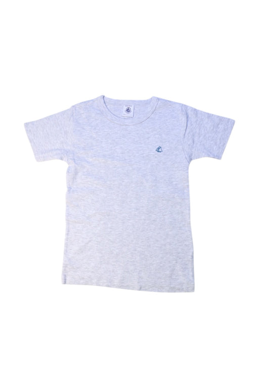 A Grey Short Sleeve T Shirts from Petit Bateau in size 6T for boy. (Front View)