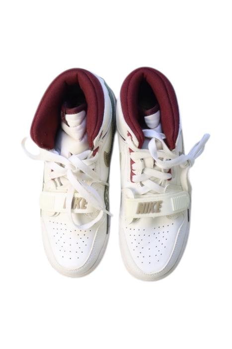 A Multicolour Sneakers from Air Jordan in size 11Y for neutral. (Back View)