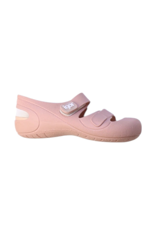 A Pink Flats from Igor in size 4T for girl. (Front View)