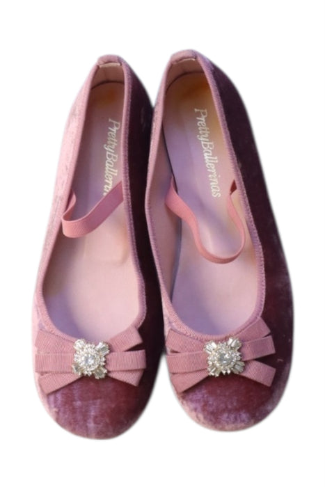 A Burgundy Flats from Pretty Ballerinas in size 7Y for girl. (Back View)