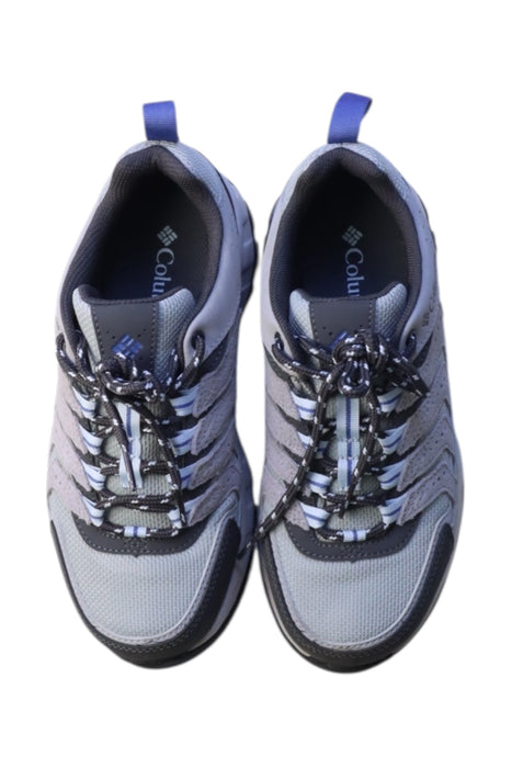 A White Sneakers from Columbia in size 12Y for neutral. (Back View)