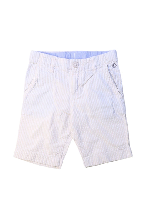 A White Shorts from Petit Bateau in size 3T for boy. (Front View)