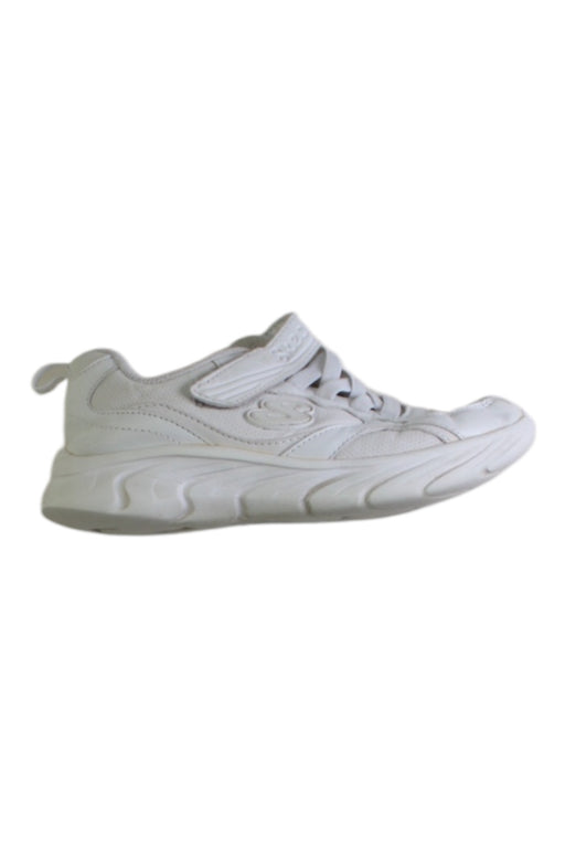 A White Sneakers from Skechers in size 6T for neutral. (Front View)