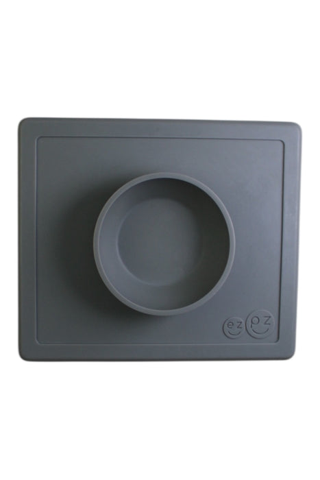 A Grey Placemats from EZPZ Fun in size O/S for boy. (Front View)