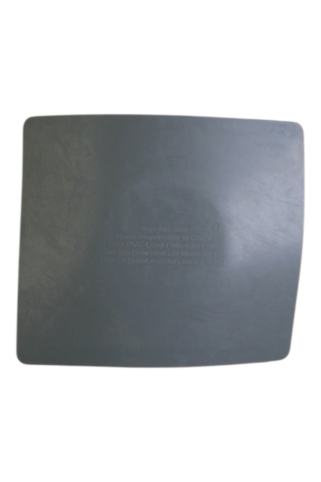 A Grey Placemats from EZPZ Fun in size O/S for boy. (Back View)