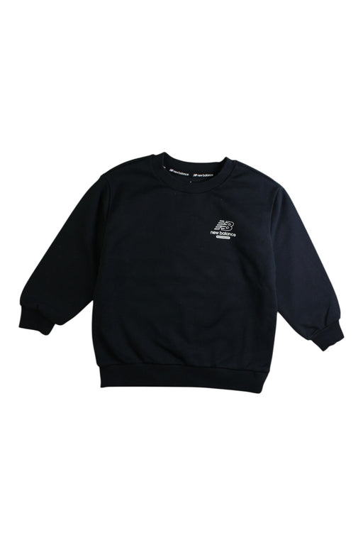 A Black Crewneck Sweatshirts from New Balance in size 4T for boy. (Front View)