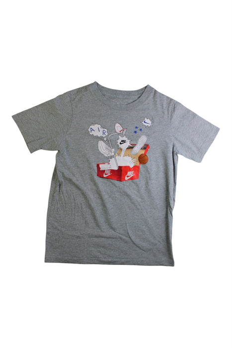 A Grey Short Sleeve T Shirts from Nike in size 10Y for boy. (Front View)