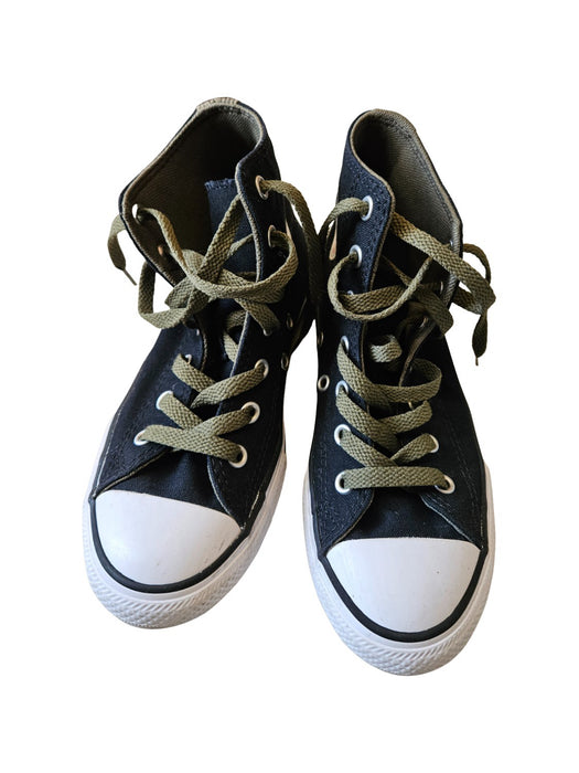 A Black Sneakers from Converse in size 7Y for neutral. (Front View)