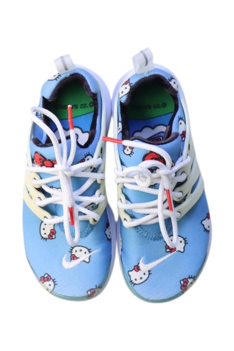 A Multicolour Sneakers from Nike in size 7Y for girl. (Back View)