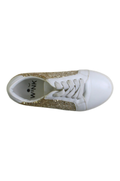 A White Sneakers from WiNK in size 6T for girl. (Front View)