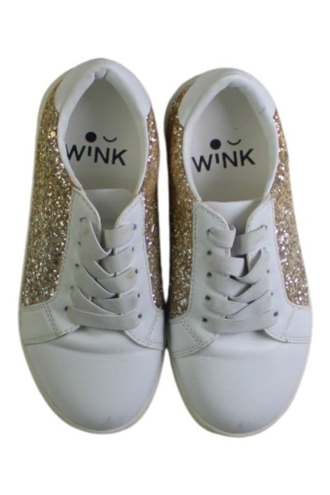 A White Sneakers from WiNK in size 6T for girl. (Back View)