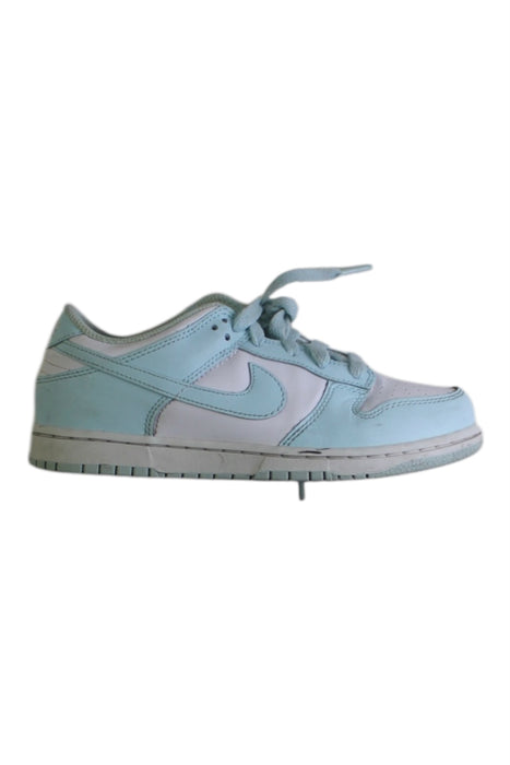 A Blue Sneakers from Nike in size 9Y for girl. (Front View)