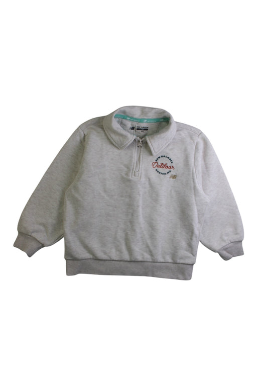 A Grey Hooded Sweatshirts from New Balance in size 4T for boy. (Front View)