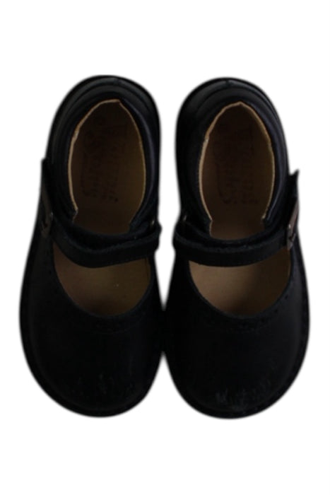 A Black Flats from Young Soles in size 4T for girl. (Back View)