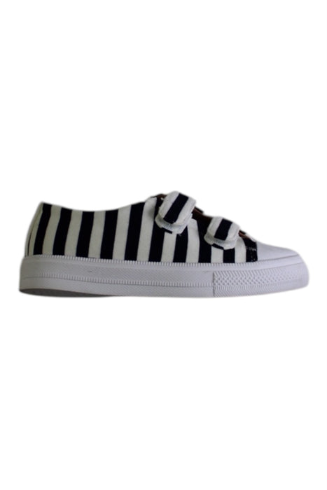 A Black Sneakers from Age of Innocence in size 4T for girl. (Front View)