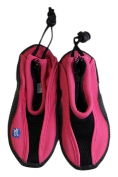 A Black Aqua Shoes from Splash About in size 5T for girl. (Back View)